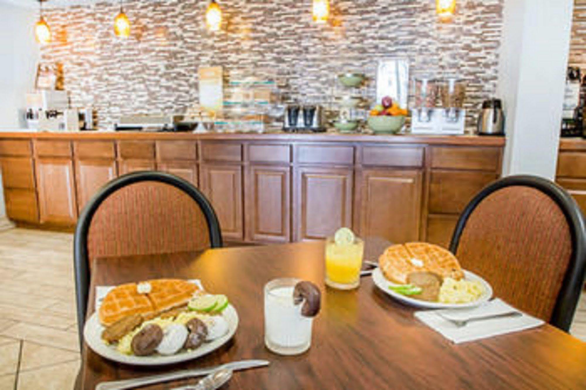 Quality Inn Us65 & E Battlefield Rd Спрингфилд Экстерьер фото