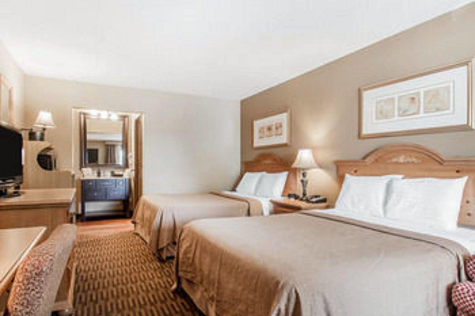 Quality Inn Us65 & E Battlefield Rd Спрингфилд Экстерьер фото