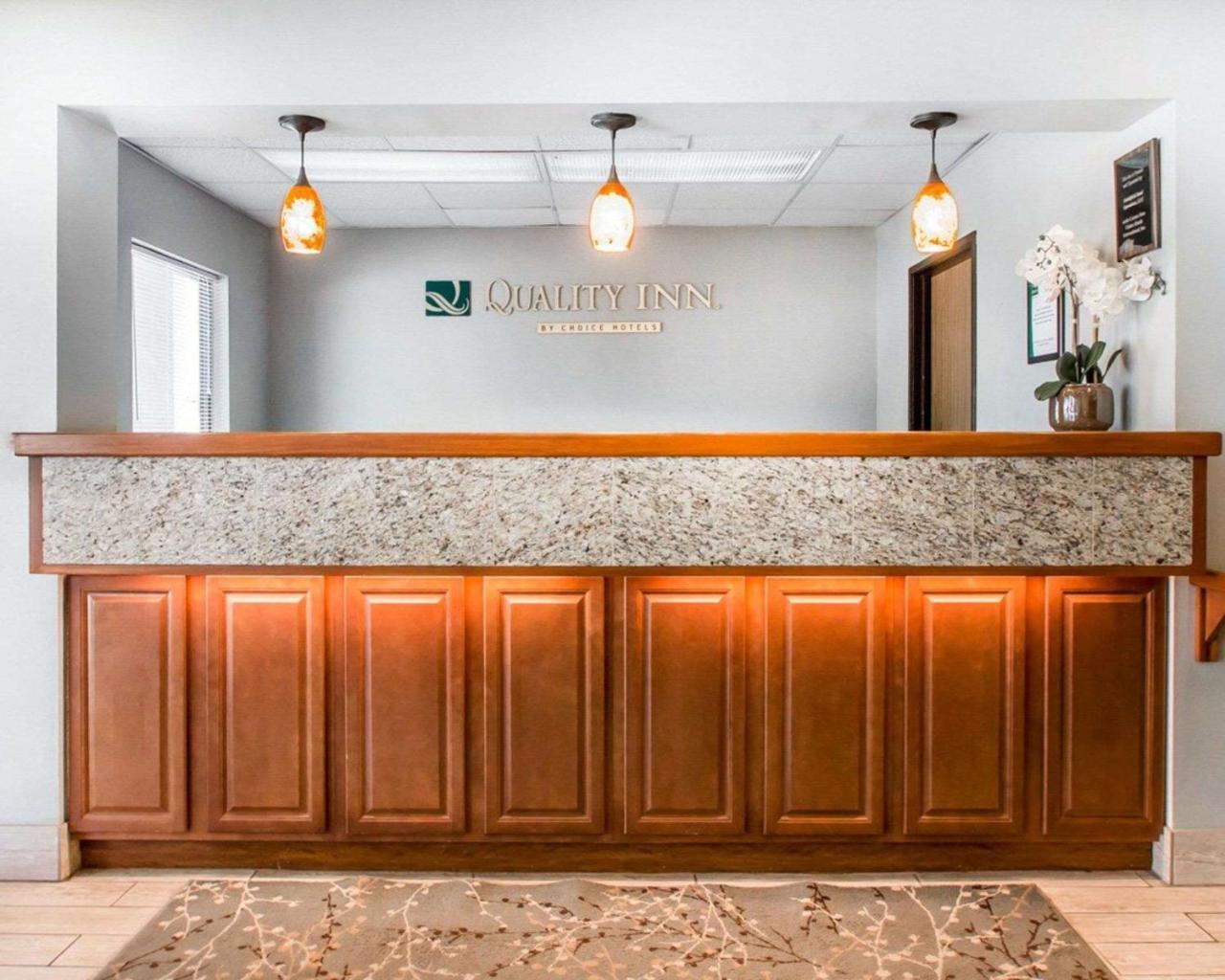 Quality Inn Us65 & E Battlefield Rd Спрингфилд Экстерьер фото