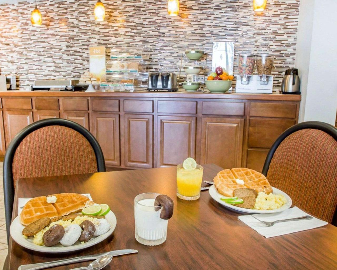 Quality Inn Us65 & E Battlefield Rd Спрингфилд Экстерьер фото